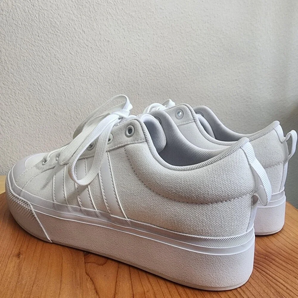 NWOB Adidas Bravada 2.0 Platform Shoes Womens Size 11 White Skateboarding IE2309